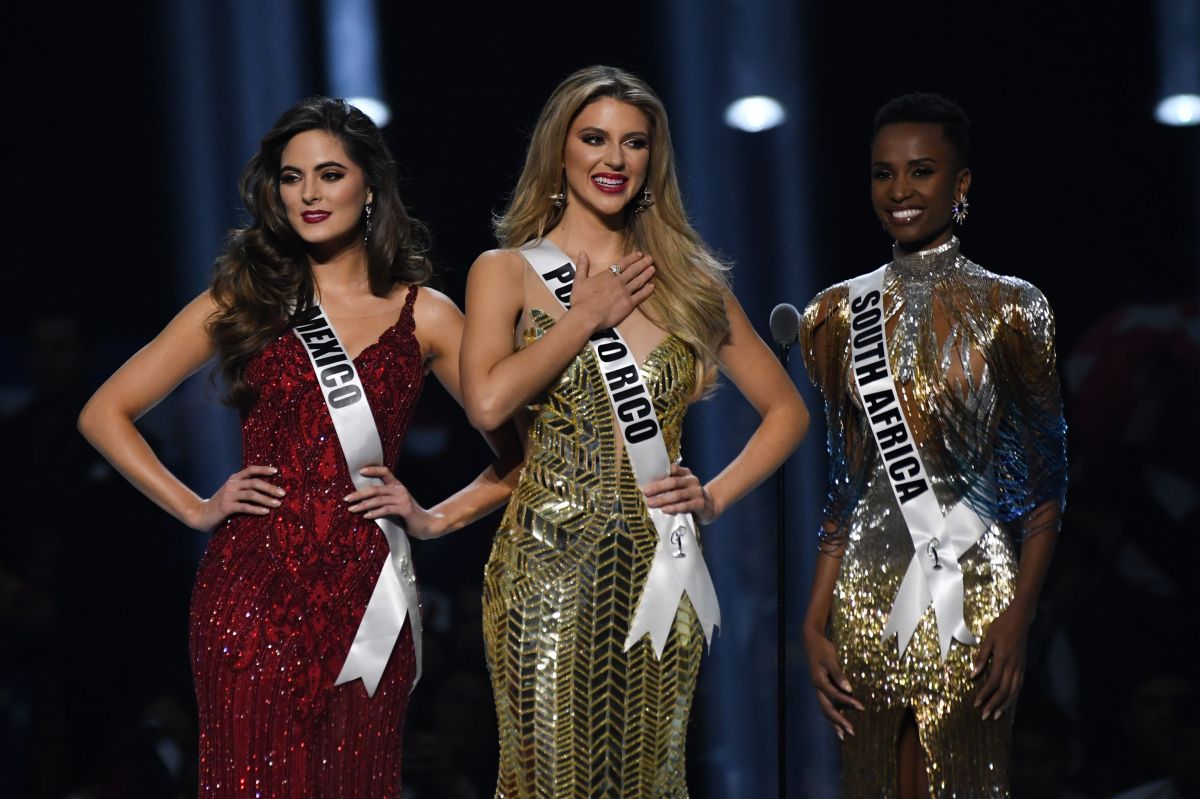 La reina boricua llega a su país que la recibe con alegría.