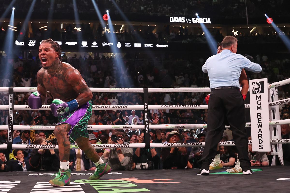 Gervonta Davis celebra tras vencer por KO a Ryan García.