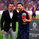 Xavi Hernández (I) junto a Leo Messi (D) en un acto de LaLiga.