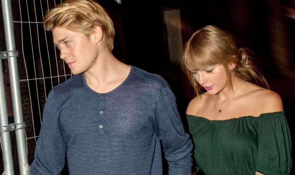 Taylor Swift y su novio Joe Alwyn.