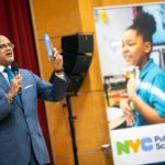 El canciller de escuelas David Banks anunció la estrategia 'NYC lee"