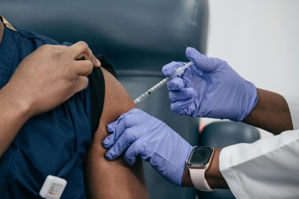 Casi 270 millones de estadounidenses han recibido al menos una dosis de la vacuna contra la Covid-19.