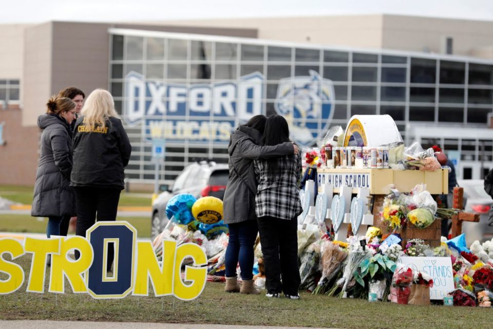 Espacio de recordación de las víctimas del tiroteo en Oxford High School, en Michigan, reportado en diciembre del 2021.
