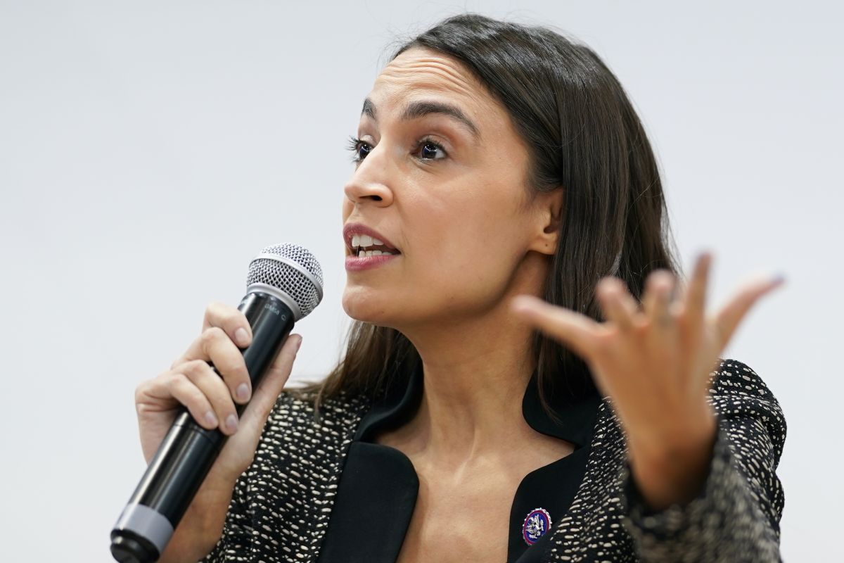 Alexandria Ocasio-Cortez es una de las legisladoras que apoya el proyecto de ley.