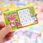 El hombre ganó $30, dinero que invirtió en otros tickets de lotería.