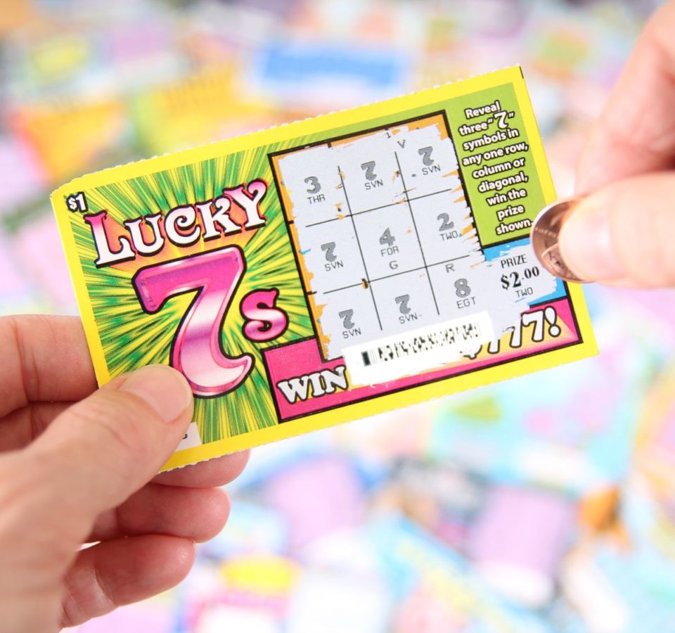 El hombre ganó $30, dinero que invirtió en otros tickets de lotería.