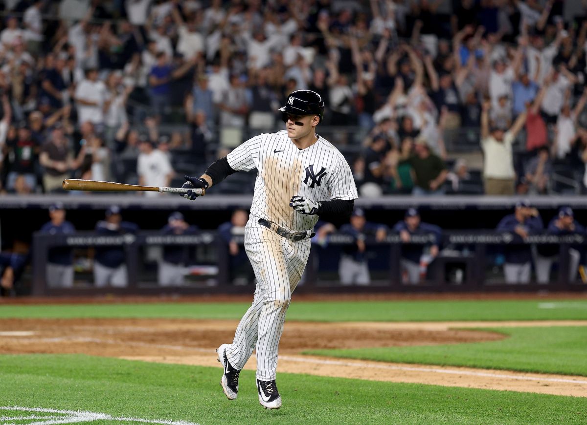 Anthony Rizzo conectó dos jonrones antes los Rays.