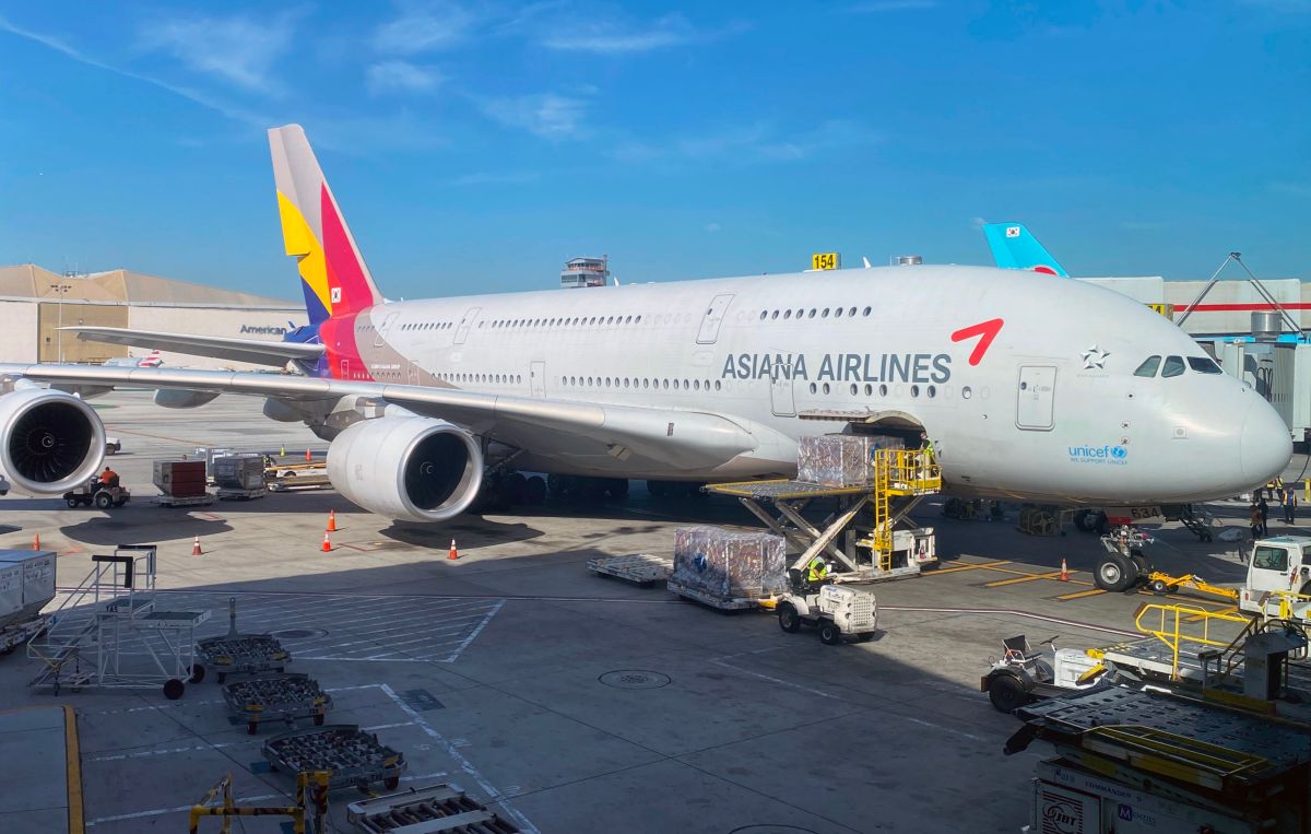 Un avión de Asiana Airlines en Los Angeles International Airport (LAX).